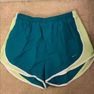 Nike tempo running short